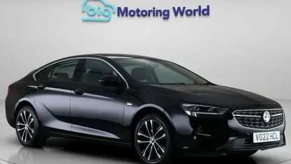 Używany Vauxhall Insignia Edition 122 KM (89 kW) 2021 Czarny Hatchback