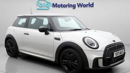 Begagnad Mini Cooper Hatch 136 HK (100 kW) 2022 Silver Halvkombi
