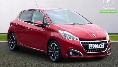 Used Peugeot 208 82 HP (60 kW) 2019 Red Hatchback