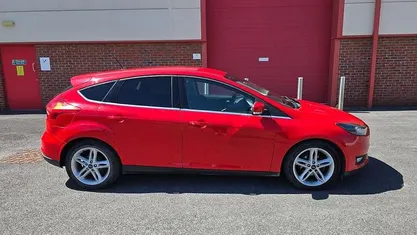Used Ford Focus Zetec 116 HP (85 kW) 2014 Red Hatchback