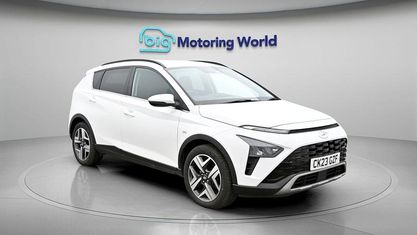 Begagnad Hyundai Bayon Premium 101 HK (74 kW) 2023 Vit SUV