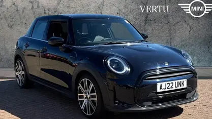 Begagnad Mini Cooper Exclusive 136 HK (100 kW) 2022 Svart Halvkombi