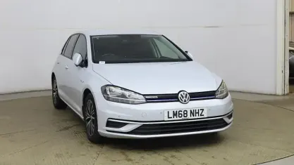 Used VW Golf VII SE 131 HP (96 kW) 2018 Silver Hatchback