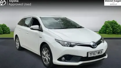 Used Toyota Auris Touring Sports 136 HP (100 kW) 2017 White Estate