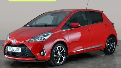 Begagnad Toyota Yaris Hybrid 101 HK (74 kW) 2019 Röd Halvkombi