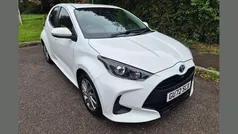 White Used 2022 Toyota Yaris Hybrid Hatchback | £15,995 (Fair price)