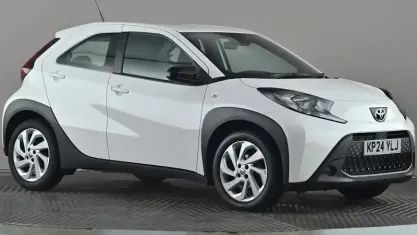 Begagnad Toyota Aygo X PURE 72 HK (52 kW) 2024 Vit SUV