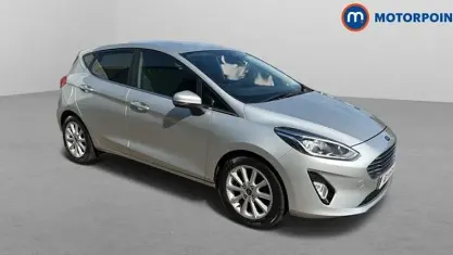 Usado Ford Fiesta Titanium 125 CV (91 kW) 2019 Plateado Utilitario