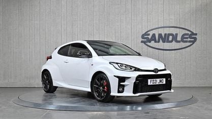 Używany Toyota Yaris 272 KM (200 kW) 2021 Biały Hatchback