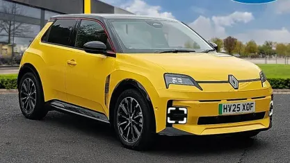 Used Renault 5 E-Tech Iconic 110 kW (150 HP) 2025 Hatchback