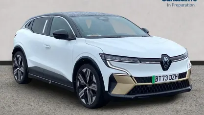 Used Renault Megane E-Tech Iconic 160 kW (218 HP) 2022 White/black Hatchback
