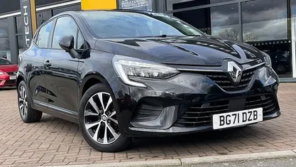 Used Renault Clio V Iconic 90 HP (66 kW) 2022 Hatchback
