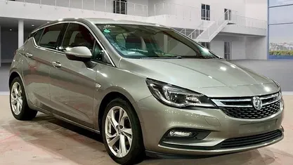 Used Vauxhall Astra SRi 101 HP (74 kW) 2017 Hatchback