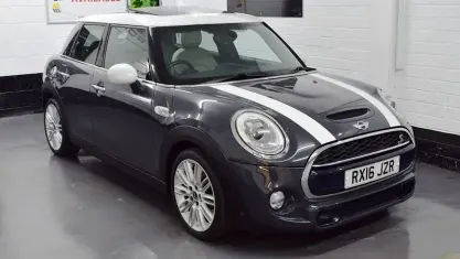 Usado Mini Cooper S Hatch 192 HP (141 kW) 2016 Cinzento Citadino