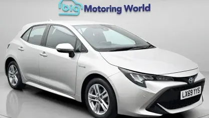 Used Toyota Corolla 122 HP (89 kW) 2019 Silver Hatchback