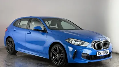 Begagnad BMW 118 M Sport 136 HK (100 kW) 2023 Blå Halvkombi