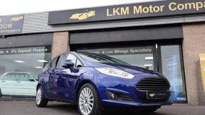 Used Ford Fiesta Titanium 75 HP (55 kW) 2015 Blue Hatchback