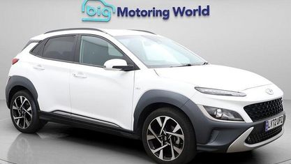 Używany Hyundai Kona Premium 120 KM (88 kW) 2022 Biały SUV