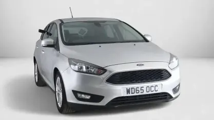 Used Ford Focus Zetec 125 HP (91 kW) 2015 Silver Hatchback