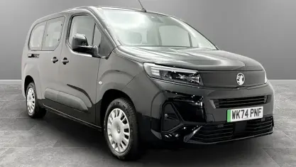 Usado Vauxhall Combo Design Edition 100 kW (136 HP) 2026 Monovolume