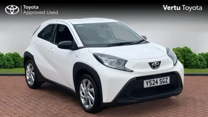 Używany Toyota Aygo X PURE 72 KM (52 kW) 2024 Biały SUV