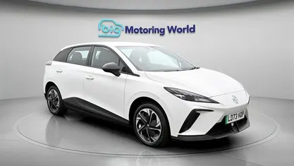 Used MG MG4 EV SE 319 kW (435 HP) 2023 White Hatchback