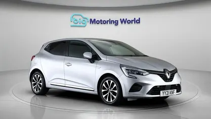 Used Renault Clio V Iconic 101 HP (74 kW) 2020 Hatchback