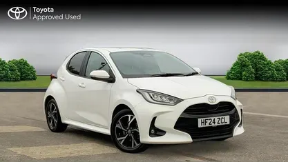 Used Toyota Yaris Hybrid Design 116 HP (85 kW) 2024 Pure white Hatchback