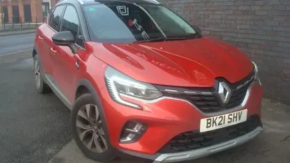 Red/black Used 2021 Renault Captur Version S SUV | £14,699 (Fair price)