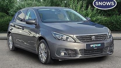 Usado Peugeot 308 Allure 131 HP (96 kW) 2021 Cinzento Citadino