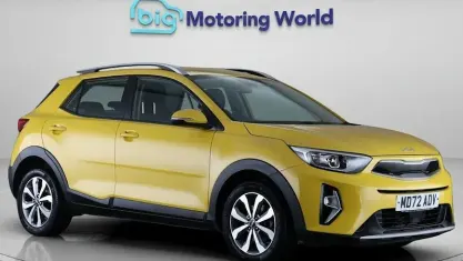 Usado Kia Stonic 101 CV (74 kW) 2023 Amarillo SUV