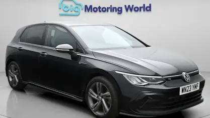 Second-hand VW Golf VIII R-line 150 CP (110 kW) 2023 Negru Hatchback
