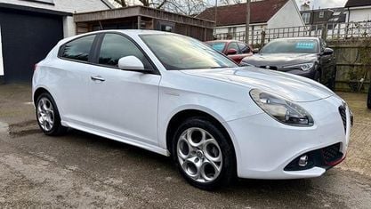 Begagnad Alfa Romeo Giulietta 120 HK (88 kW) 2019 Vit Halvkombi