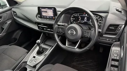 Used Nissan Qashqai Acenta Premium 140 HP (102 kW) 2022 Silver SUV