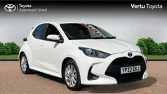 White Used 2022 Toyota Yaris Hybrid Hatchback | £16,254 (Good price)