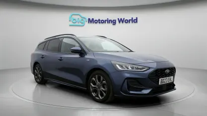 Used Ford Focus ST-Line 125 HP (91 kW) 2023 Blue Estate
