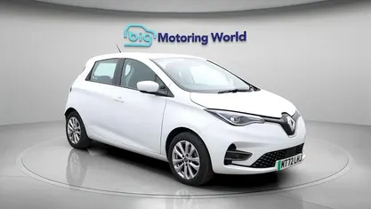 Used Renault Zoe Version S 100 kW (136 HP) 2022 White Hatchback