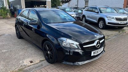 Begagnad Mercedes A180 Executive 109 HK (80 kW) 2018 Blå Halvkombi