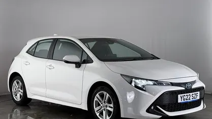 Used Toyota Corolla 122 HP (89 kW) 2022 White Hatchback