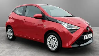 Used Toyota Aygo X-play 72 HP (52 kW) 2021 Red Hatchback