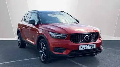 Begagnad Volvo XC40 R-Design 163 HK (119 kW) 2020 Röd SUV