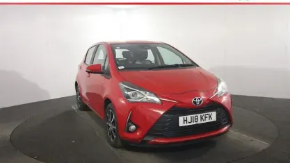 Używany Toyota Yaris 111 KM (81 kW) 2018 Czerwony Hatchback