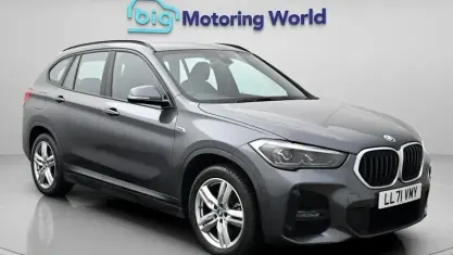 Begagnad BMW X1 M Sport 221 HK (162 kW) 2021 Grå SUV