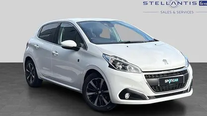 Used Peugeot 208 S 82 HP (60 kW) 2019 Yellow Hatchback