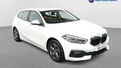 Begagnad BMW 118 136 HK (100 kW) 2021 Vit Halvkombi