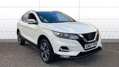 White Used 2017 Nissan Qashqai N-Connecta SUV | £11,119 (Fair price)