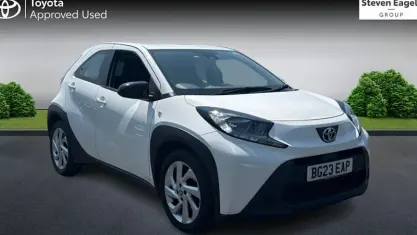 Used Toyota Aygo X PURE 72 HP (52 kW) 2023 White SUV