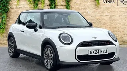 Used Mini Cooper Classic 204 HP (150 kW) 2024 White Hatchback