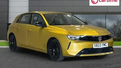 Used Vauxhall Astra Design Edition 131 HP (96 kW) 2022 Yellow Hatchback