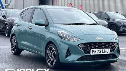 Used Hyundai i10 Premium 67 HP (49 kW) 2023 Green Hatchback